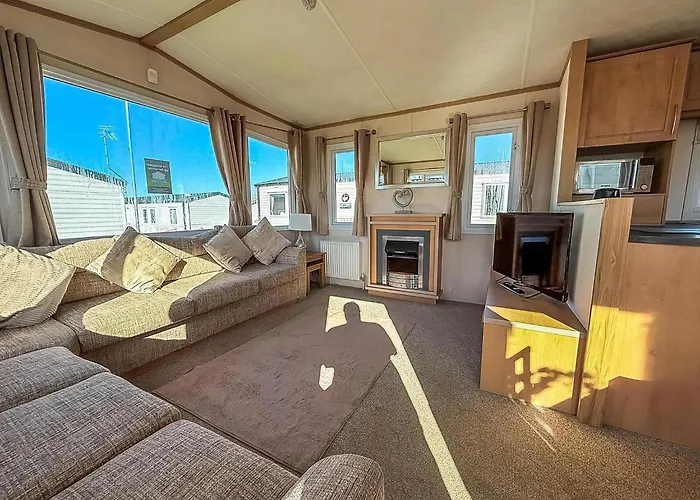 Lovely 6 Berth Caravan For Hire At Manor Park In Hunstanton Norfolk Ref 23044S