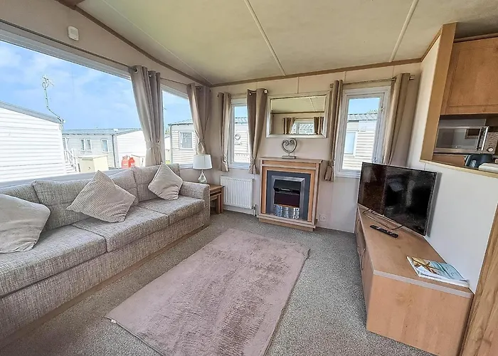 Lovely 6 Berth Caravan For Hire At Manor Park In Hunstanton Norfolk Ref 23044S
