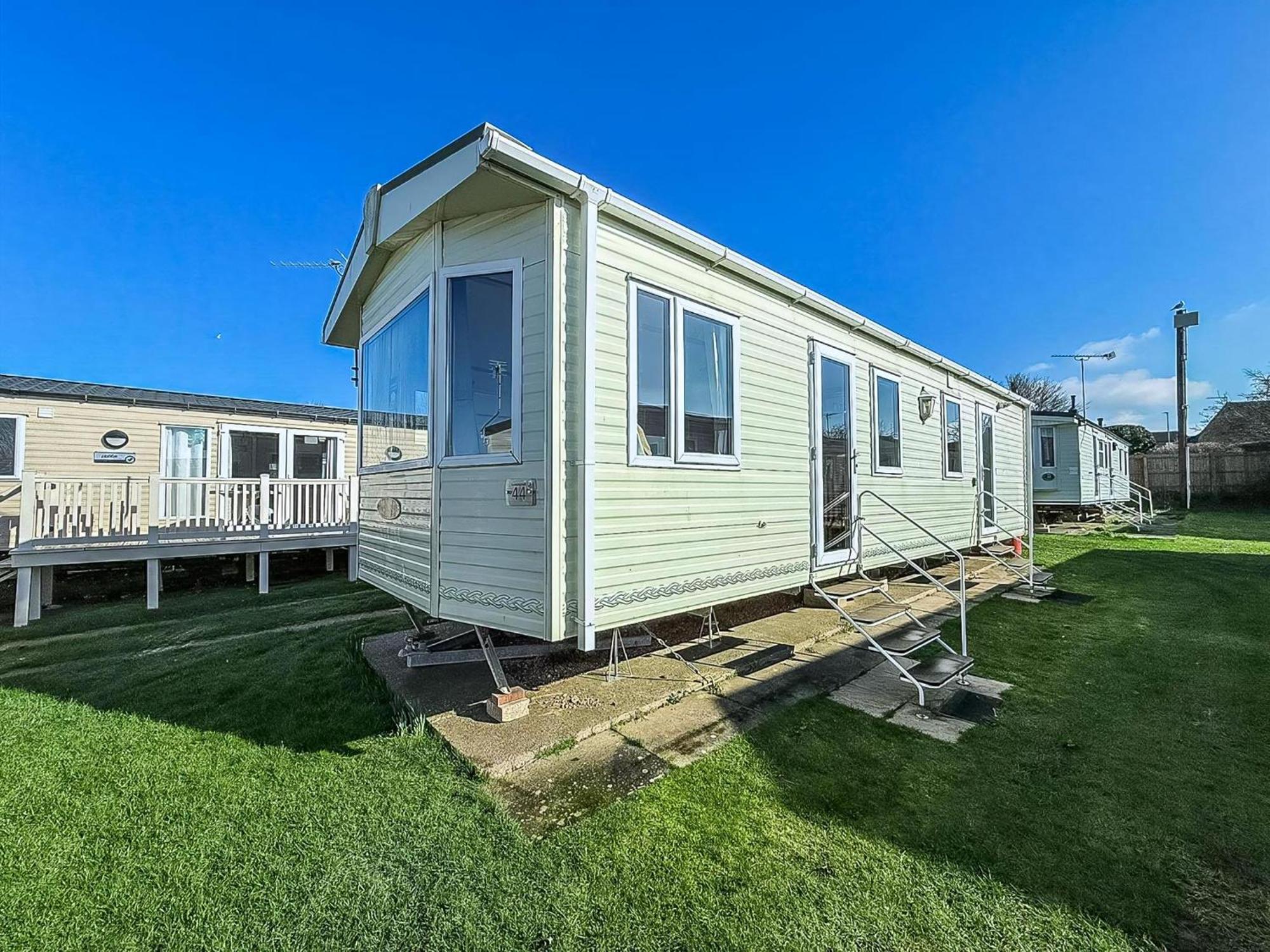 Lovely 6 Berth Caravan For Hire At Manor Park In Norfolk Ref 23044s Campeggio