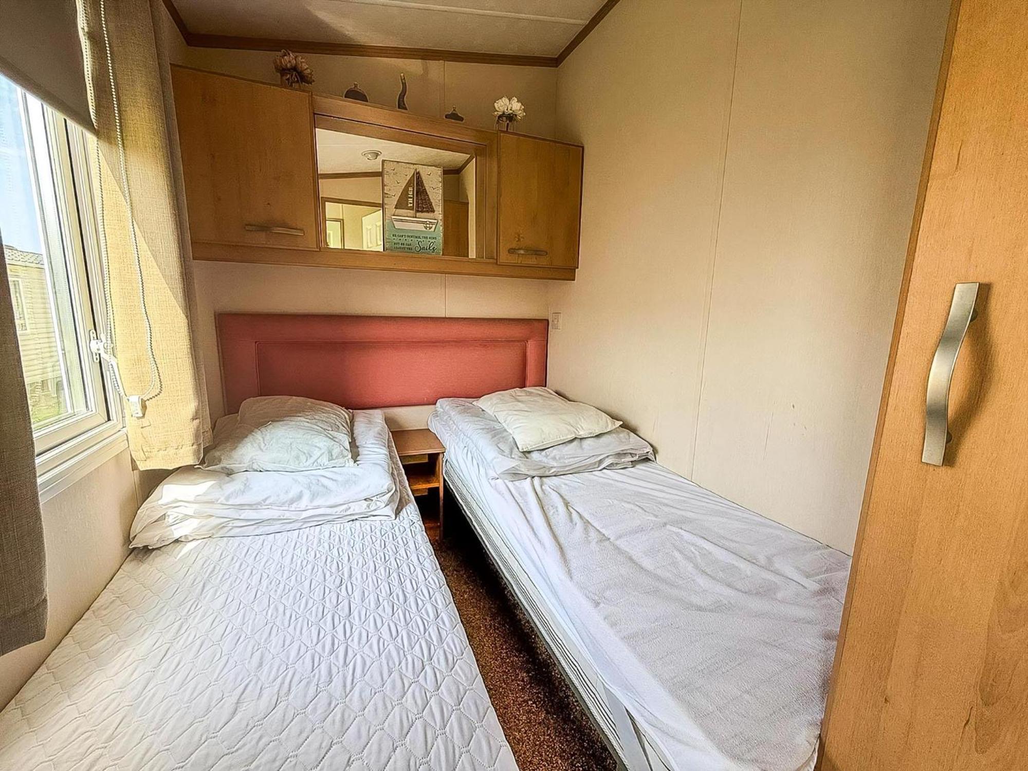 Lovely 6 Berth Caravan For Hire At Manor Park In Norfolk Ref 23044s Campsite Hunstanton
