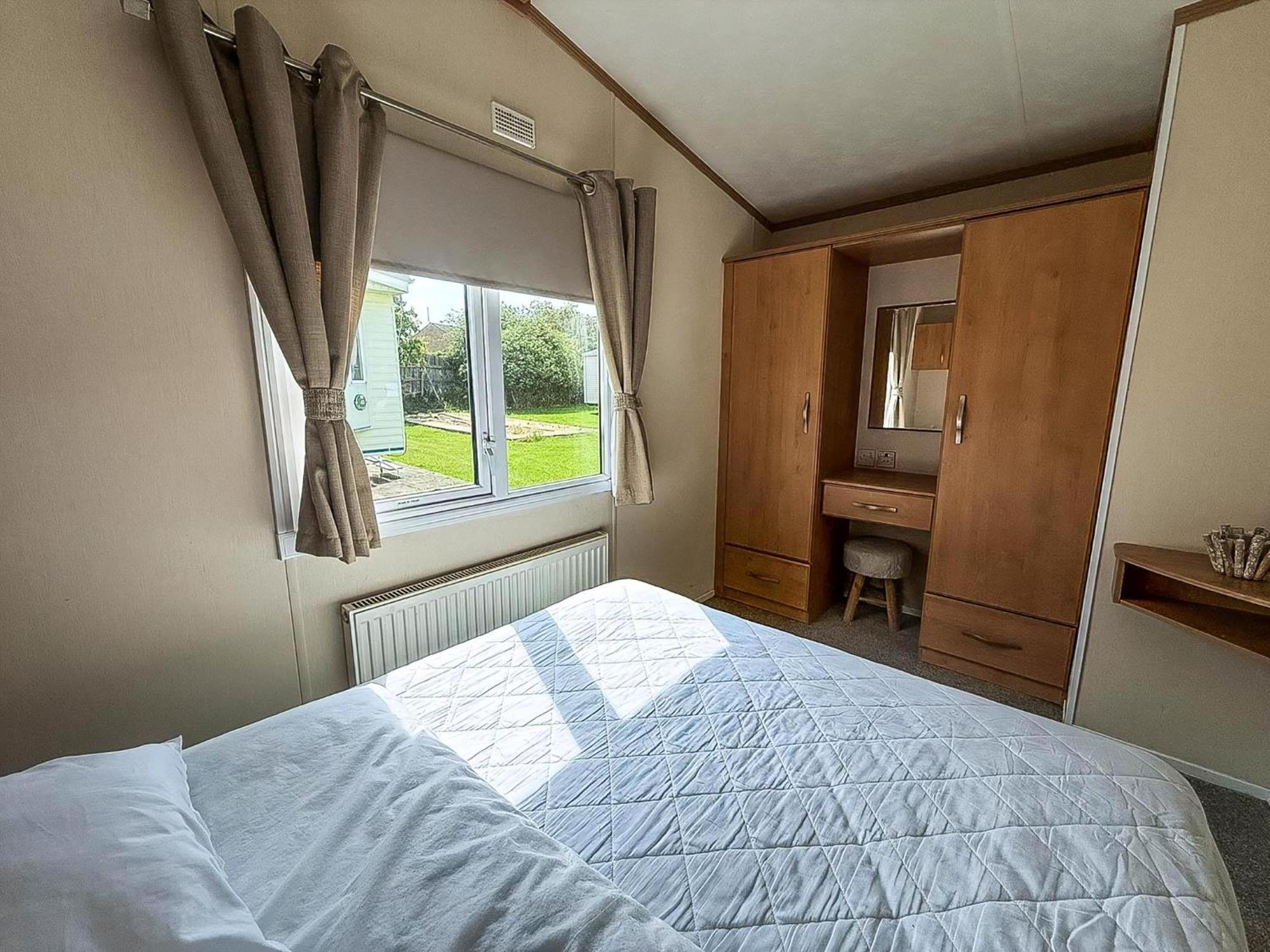 Lovely 6 Berth Caravan For Hire At Manor Park In Norfolk Ref 23044s Hunstanton