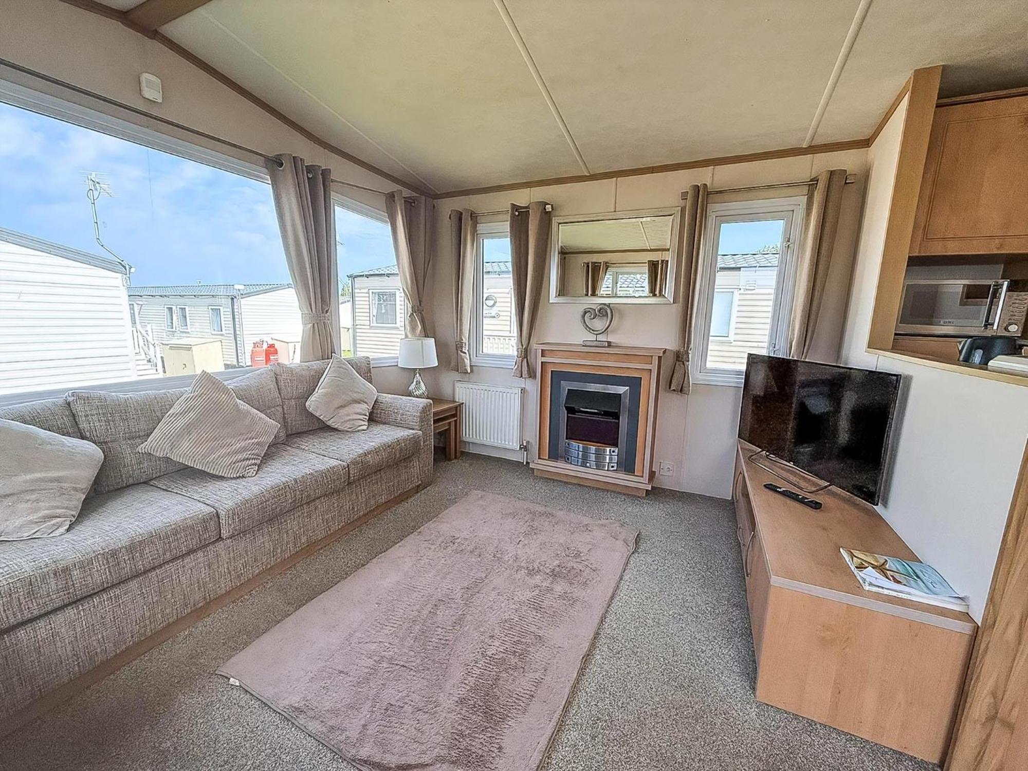 Camping Lovely 6 Berth Caravan For Hire At Manor Park In Norfolk Ref 23044s