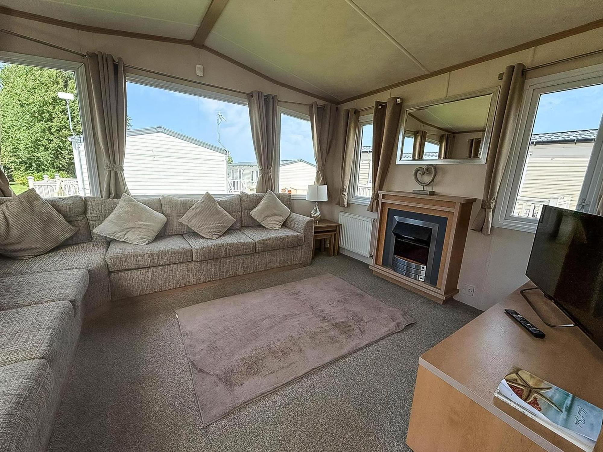 Lovely 6 Berth Caravan For Hire At Manor Park In Norfolk Ref 23044s Hunstanton