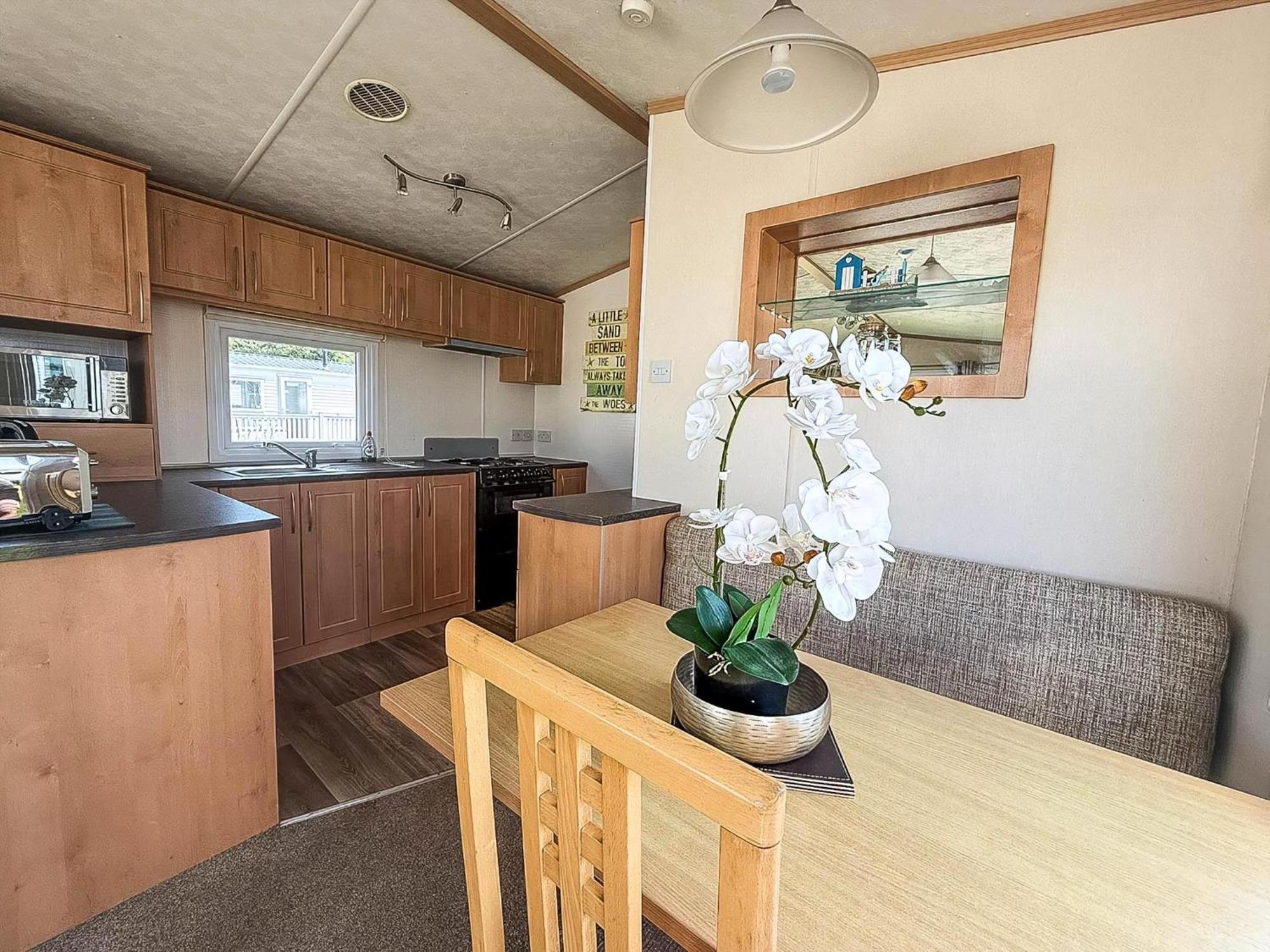 Lovely 6 Berth Caravan For Hire At Manor Park In Norfolk Ref 23044s * Hunstanton