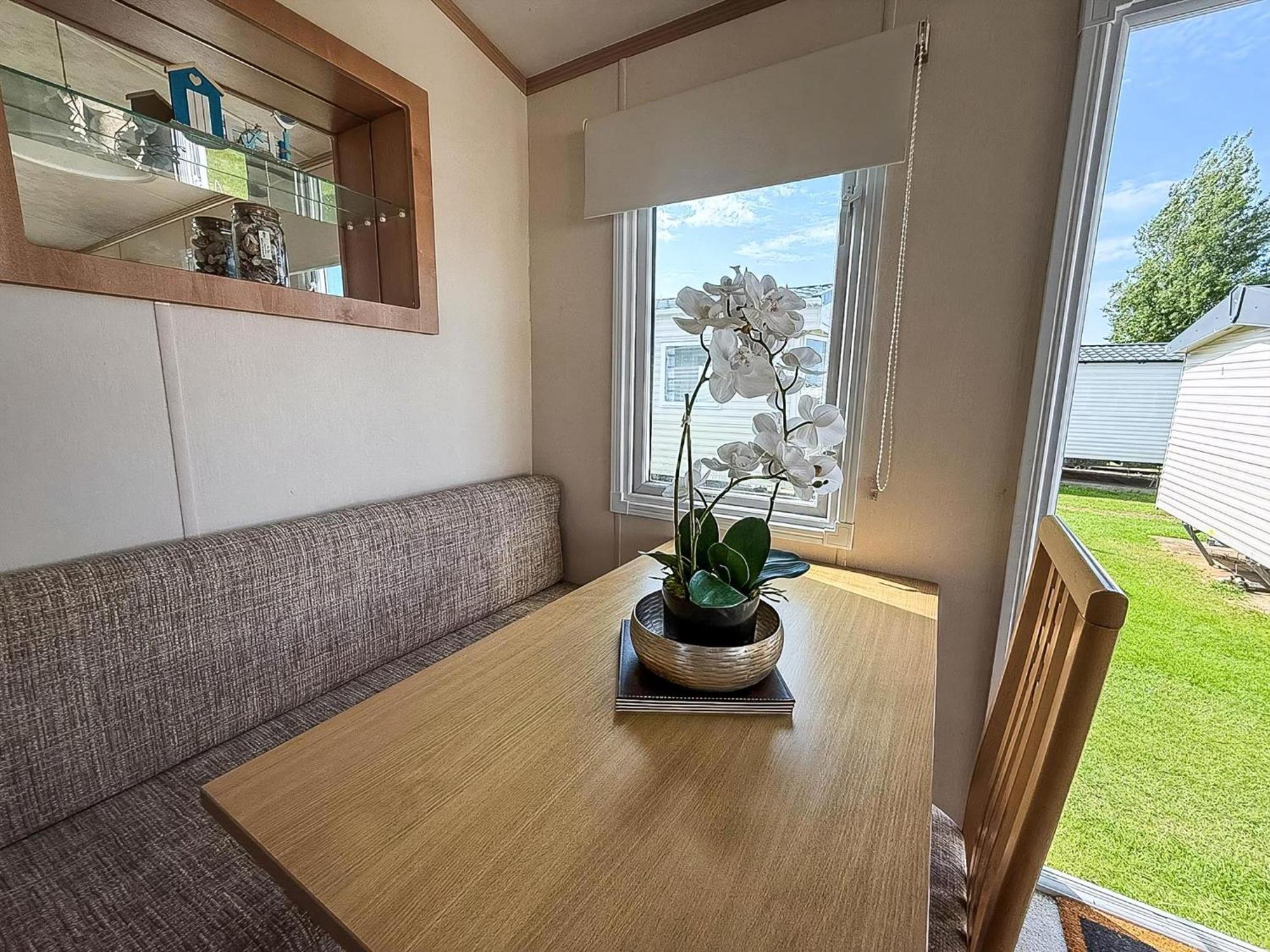 Lovely 6 Berth Caravan For Hire At Manor Park In Norfolk Ref 23044s * Hunstanton