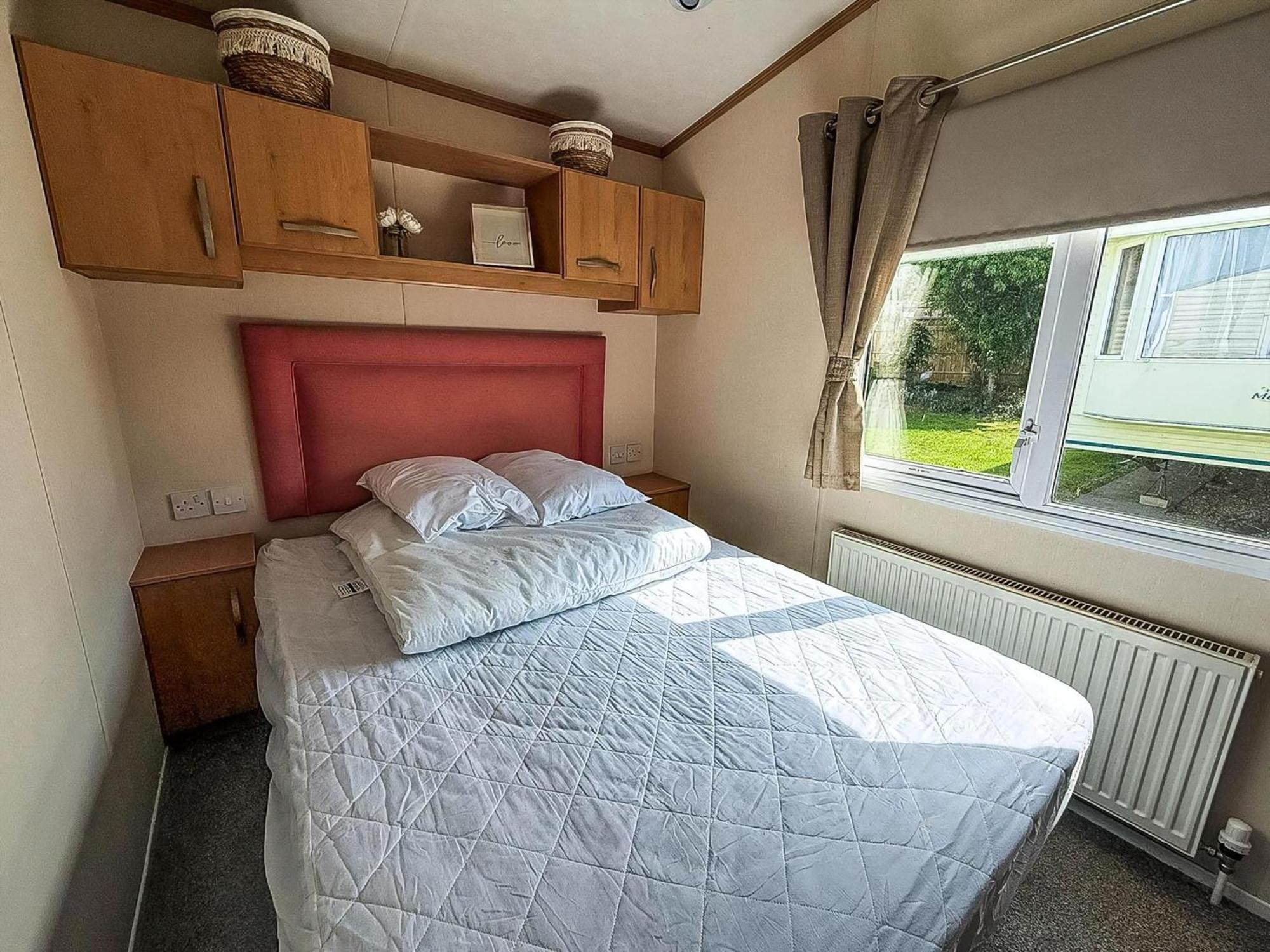 Lovely 6 Berth Caravan For Hire At Manor Park In Norfolk Ref 23044s Camping