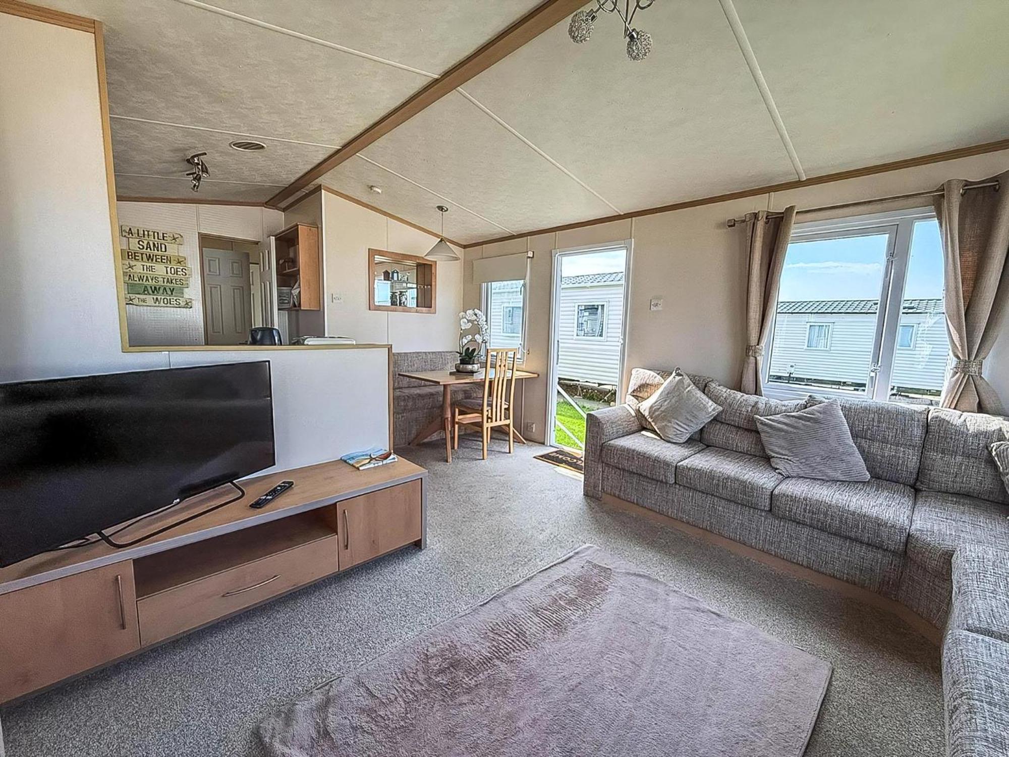 Lovely 6 Berth Caravan For Hire At Manor Park In Norfolk Ref 23044s Hunstanton