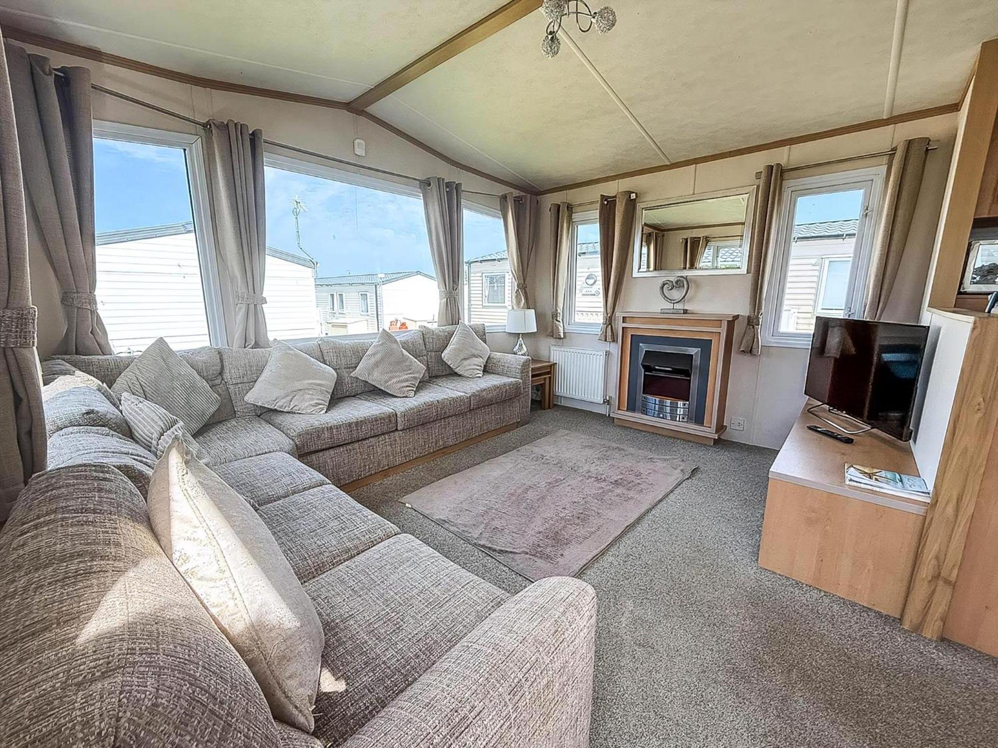 Lovely 6 Berth Caravan For Hire At Manor Park In Norfolk Ref 23044s * Hunstanton
