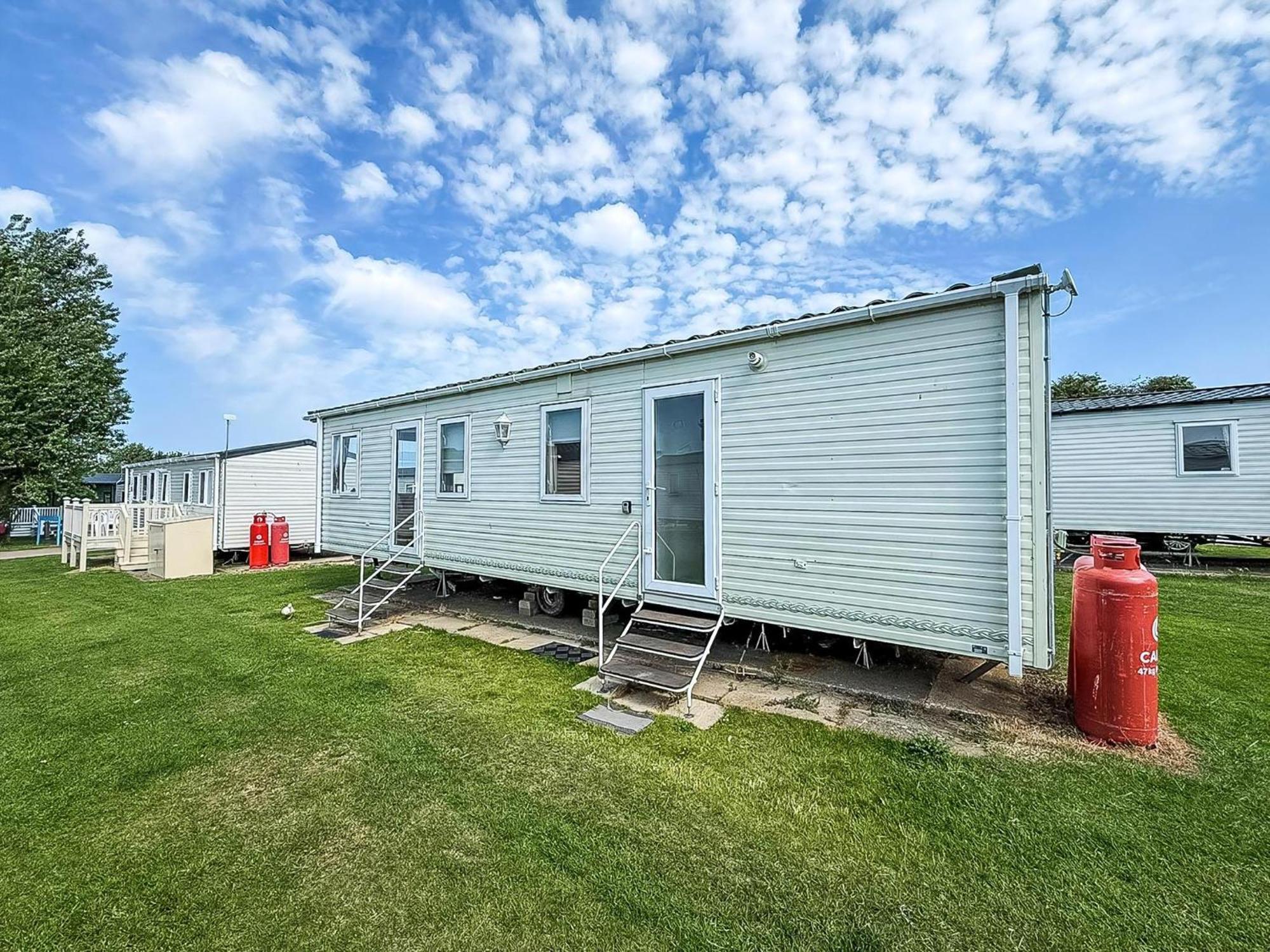 Lovely 6 Berth Caravan For Hire At Manor Park In Norfolk Ref 23044s Campsite *