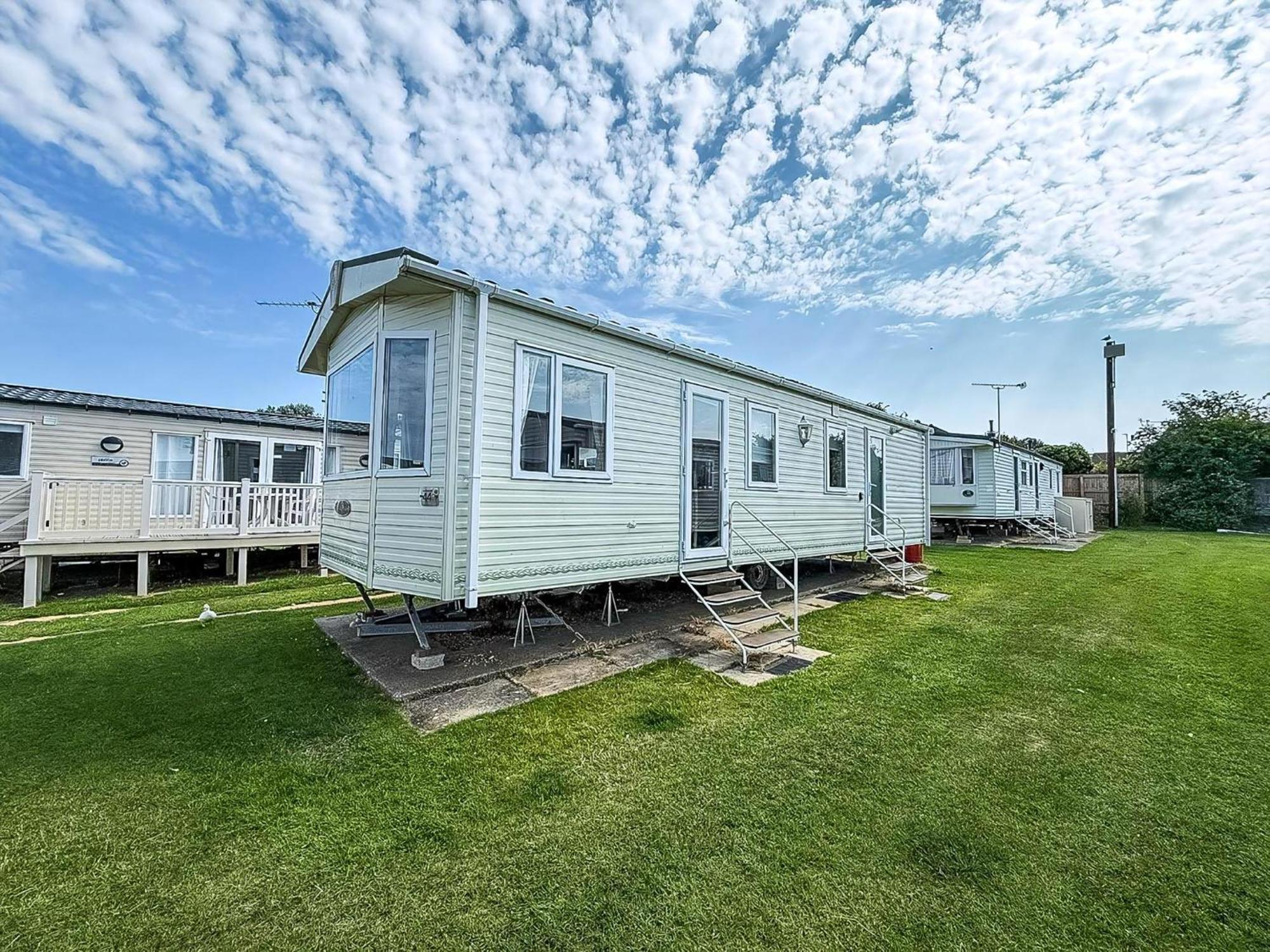 Lovely 6 Berth Caravan For Hire At Manor Park In Norfolk Ref 23044s Camping Hunstanton