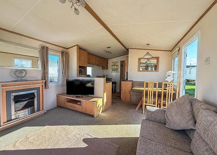 Lovely 6 Berth Caravan For Hire At Manor Park In Hunstanton Norfolk Ref 23044S